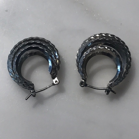 Self Closing Silver Hoop Earrings EUC - Picture 2 of 3